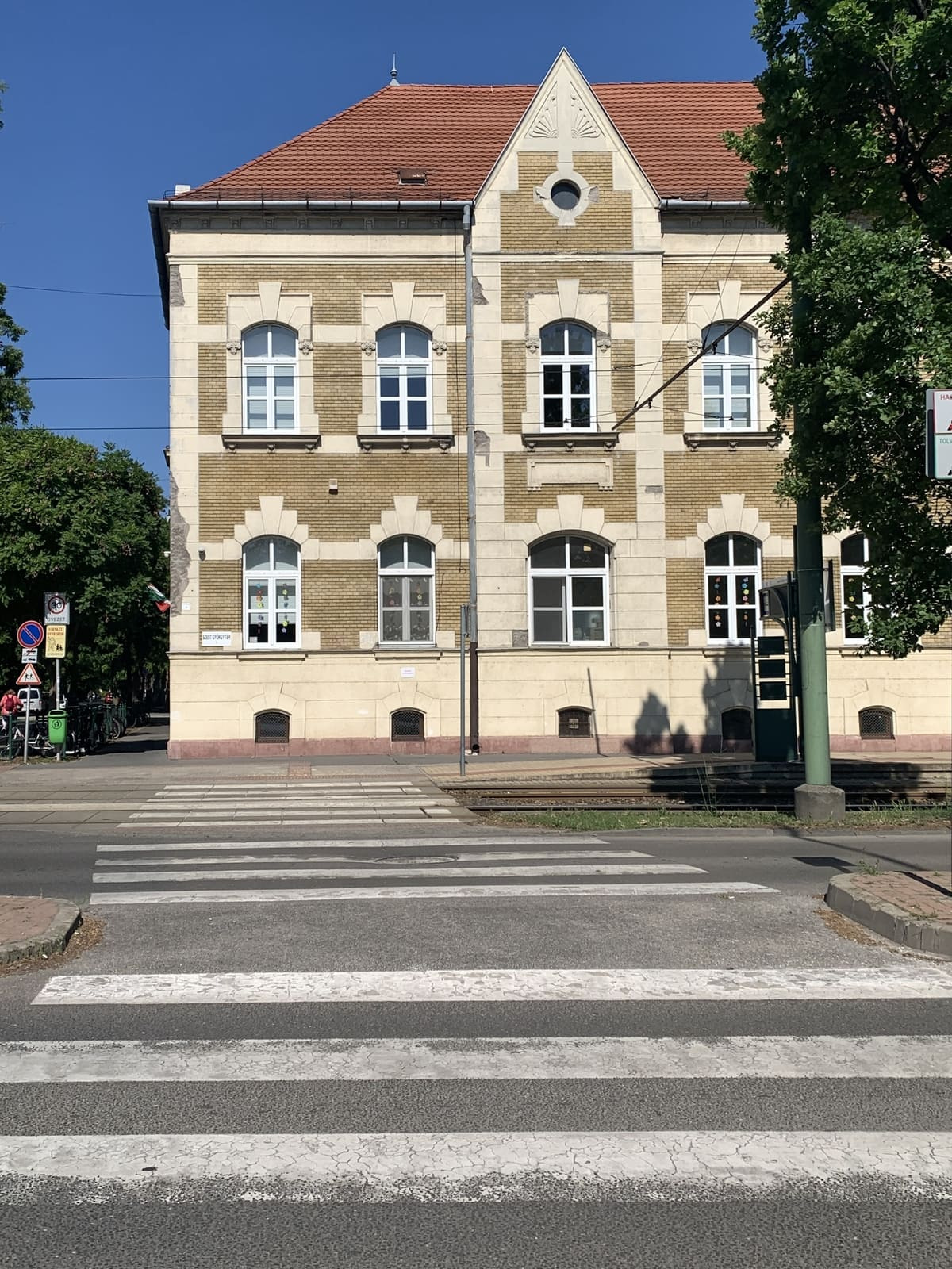 SZENT GYÖRGY TÉRI ELEMI ISKOLA, MA DÓZSA GYÖRGY ÁLTALÁNOS ISKOLA (VOLT SZÜKSÉGKÓRHÁZ)