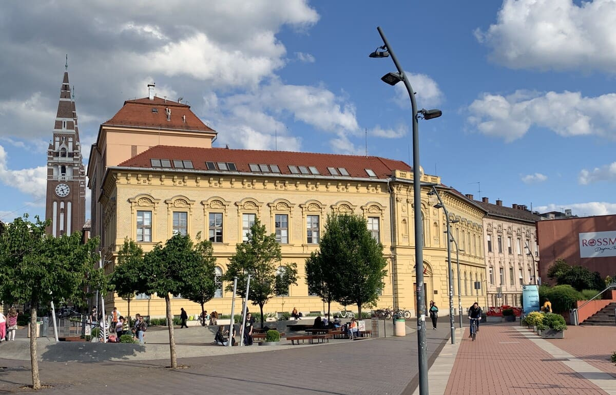 SZTE TTIK INFORMATIKAI INTÉZETE, VOLT SZÜKSÉGKÓRHÁZ