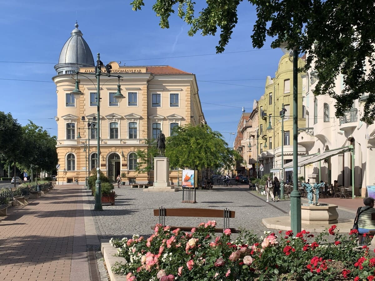 A MAGYAR KIRÁLYI 3. HONVÉD HUSZÁREZRED EMLÉKMŰVE